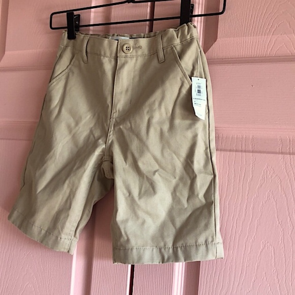 ⚡️NWT⚡️Old Navy Boy’s Khaki Shorts - Size 7